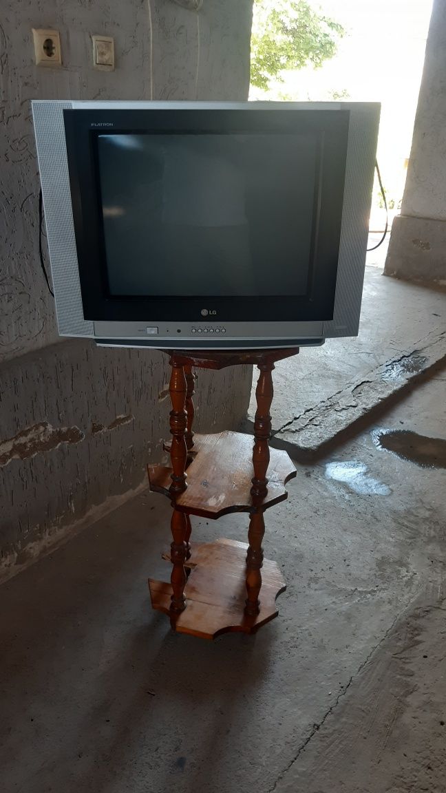 Телевизор LG состояния хорошее