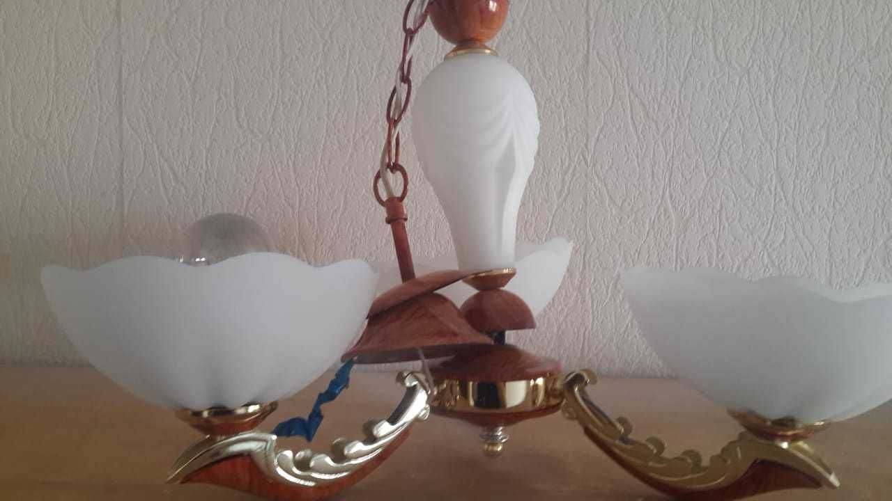 Люстра трехрожковая