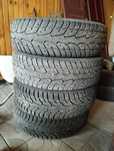 Продам набор зимних шин 215/70R16 б/у