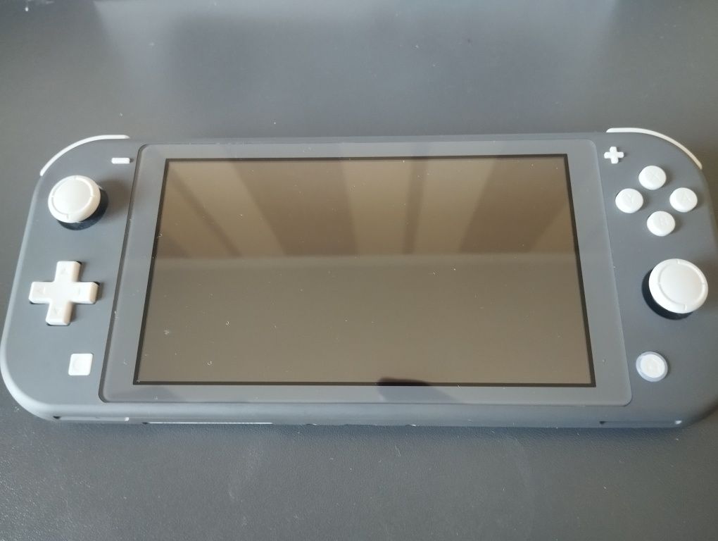 Nintendo Switch практически новая