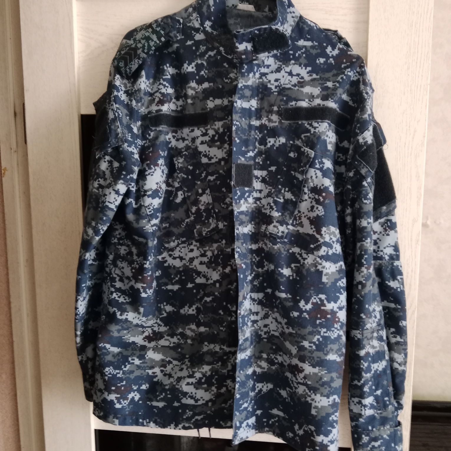 Продам камуфляж форму и куртки