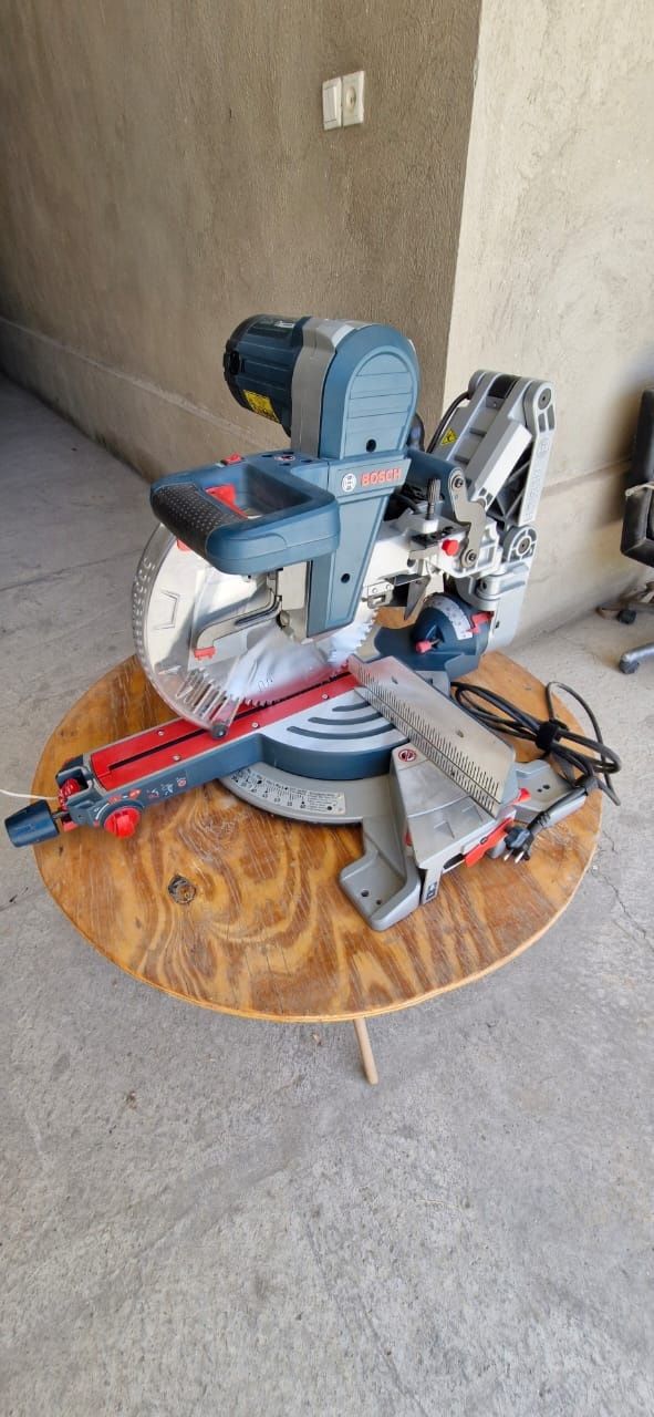 Торцовочная пила Bosch Professional GCM 12 GDL, 0601B23600