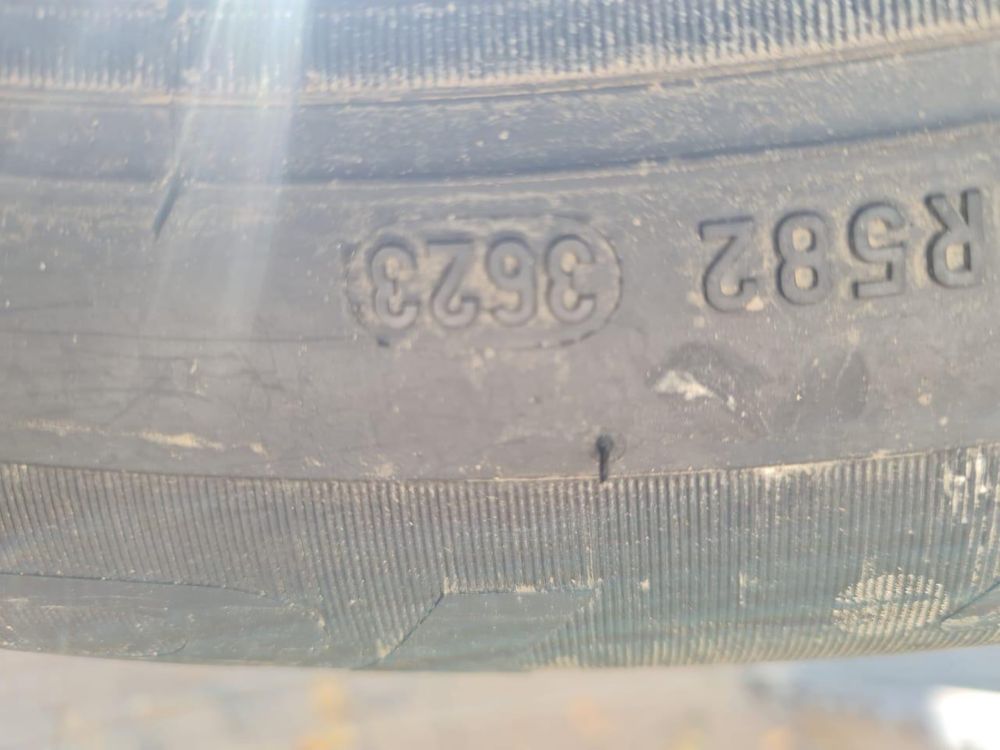 Срочно продам шипованные шины Pirelli ice zero r16/205/60.