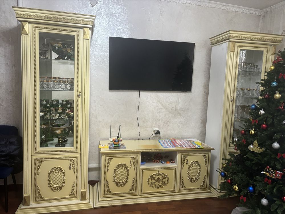 Продам горку для гостинной