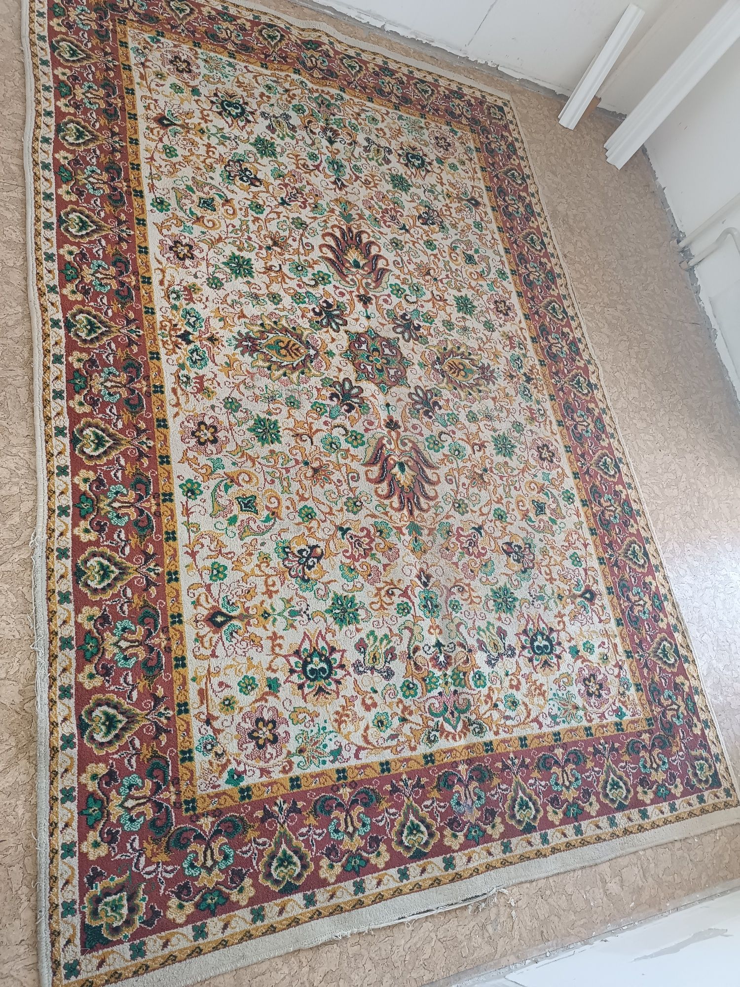 Продам палас размер ширина 190 см, длина 290 см