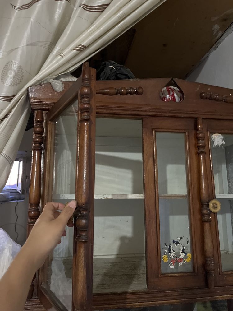 Срочно продается старый кухонный шкаф