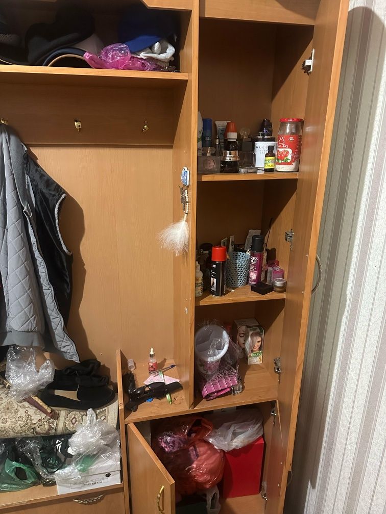 Продаётся прихожая