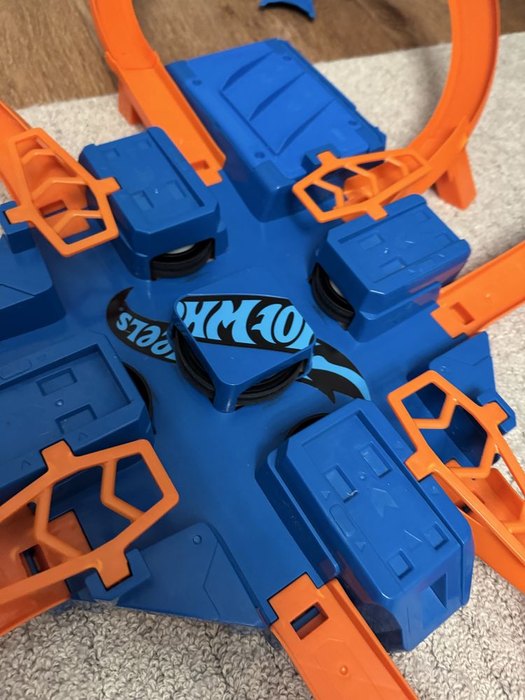 Hot wheels трек criss cross crash