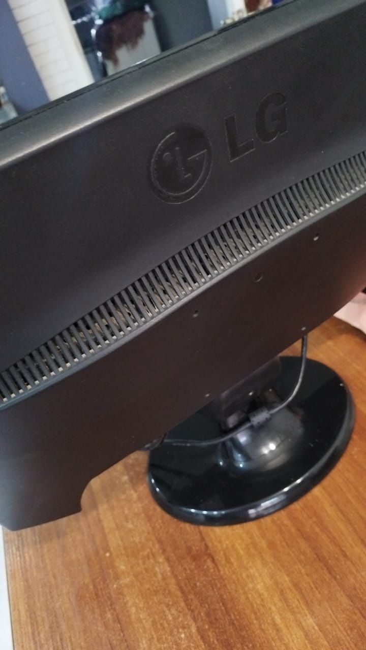 Монитор LG Flatron