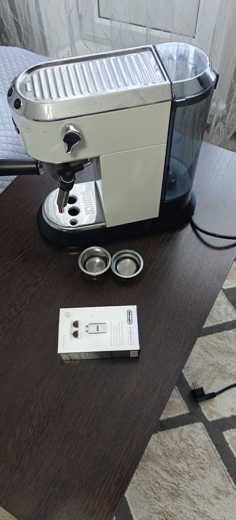 Продаётся кофеварка Delonghi.