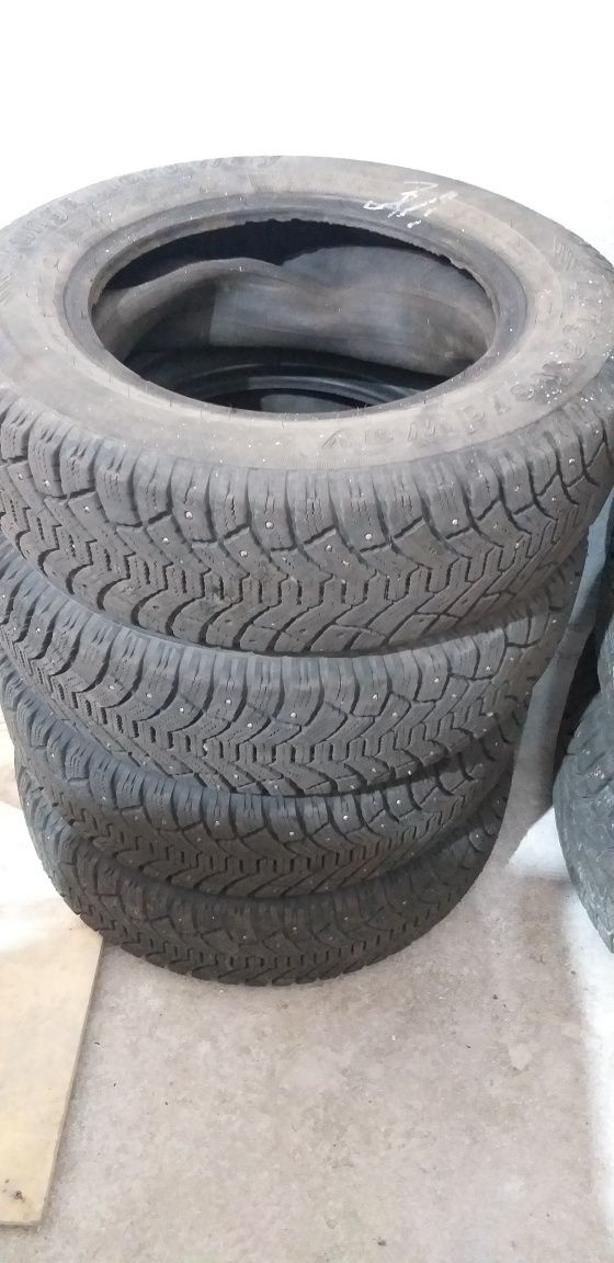Зимние шины шипованые 185/70 R14