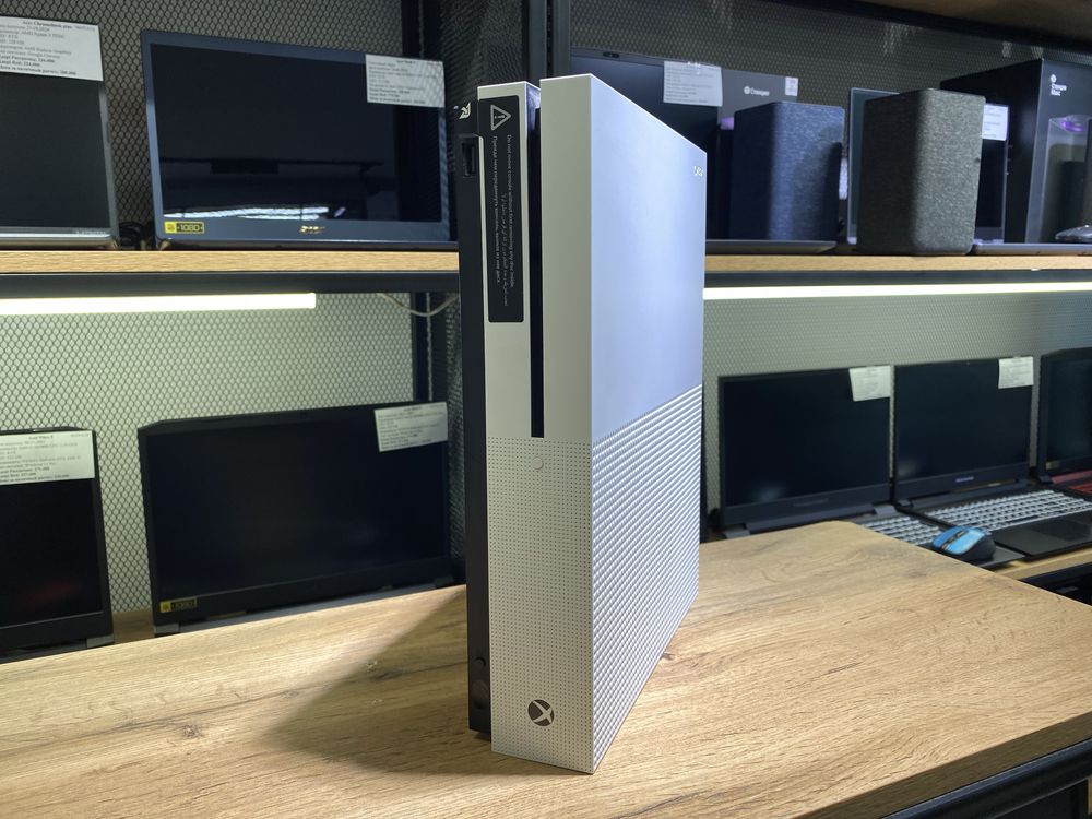 Игровая приставка XBOX One S, 1 TB, 1 джойстик, 10399/А10