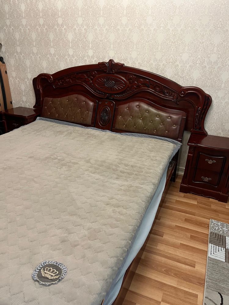 Спальный гарнитур,настоящее дерево