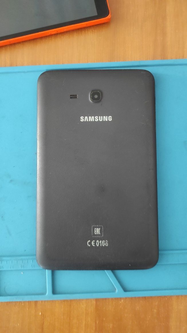 Планшет Samsung Tab 3 Lite