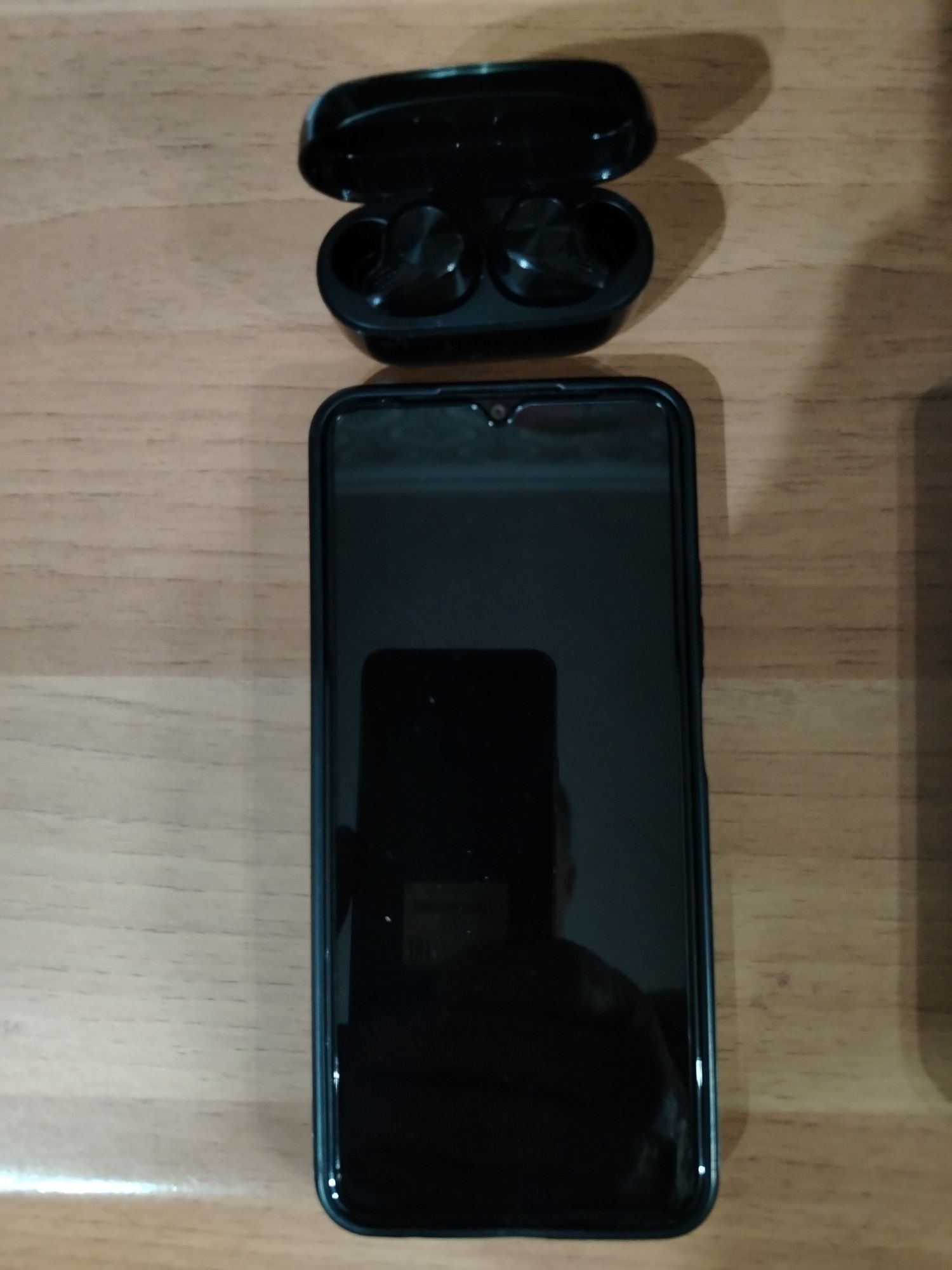 Oppo A 17 состоянии нового в дорогом защитном стекле, чихол геливый!