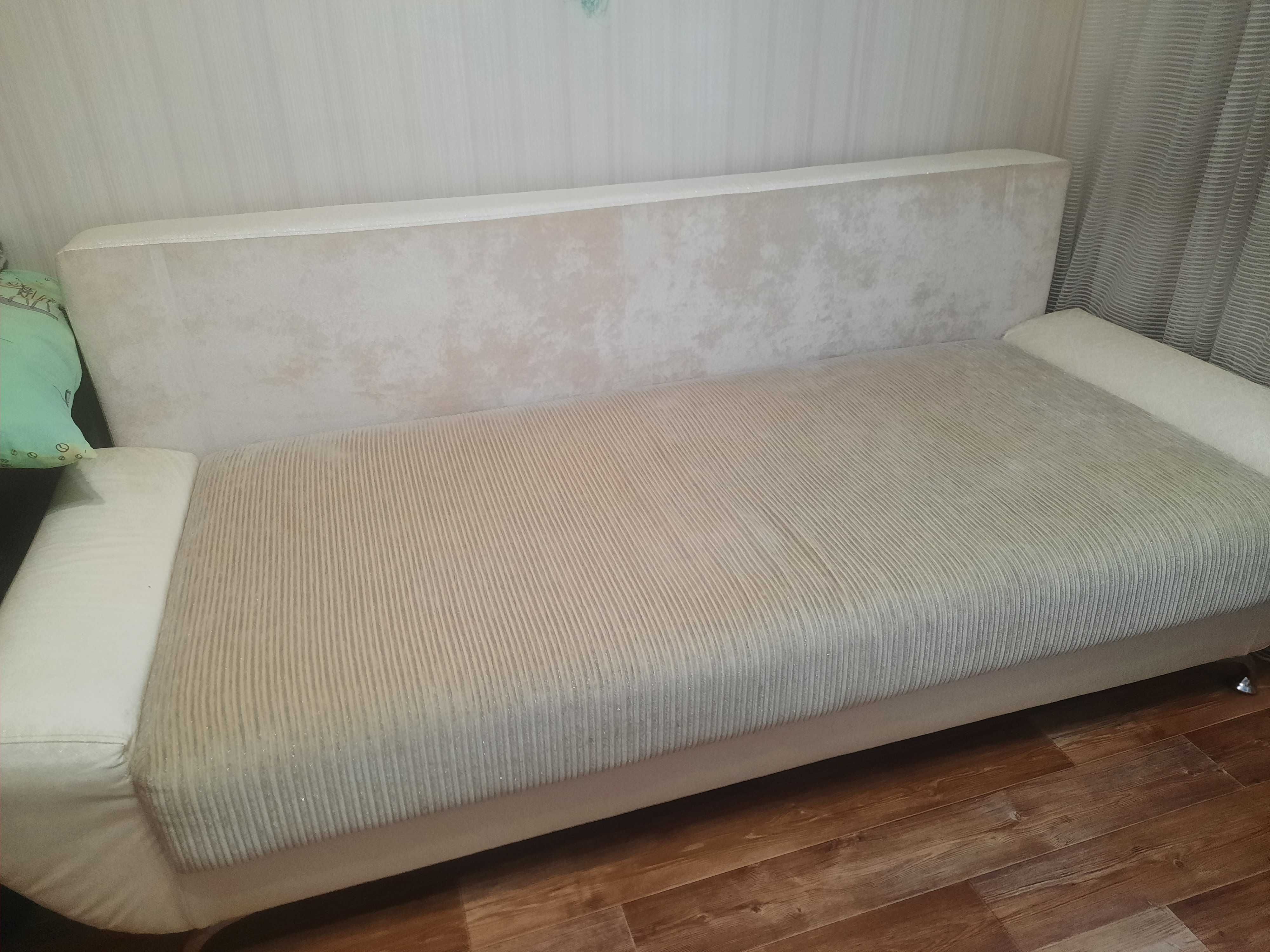 Продам диван в хорошем состоянии