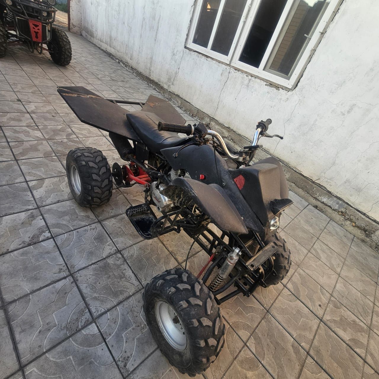 Продаю квадроцикл 125 кубов   250 кубов и 300 кубов
