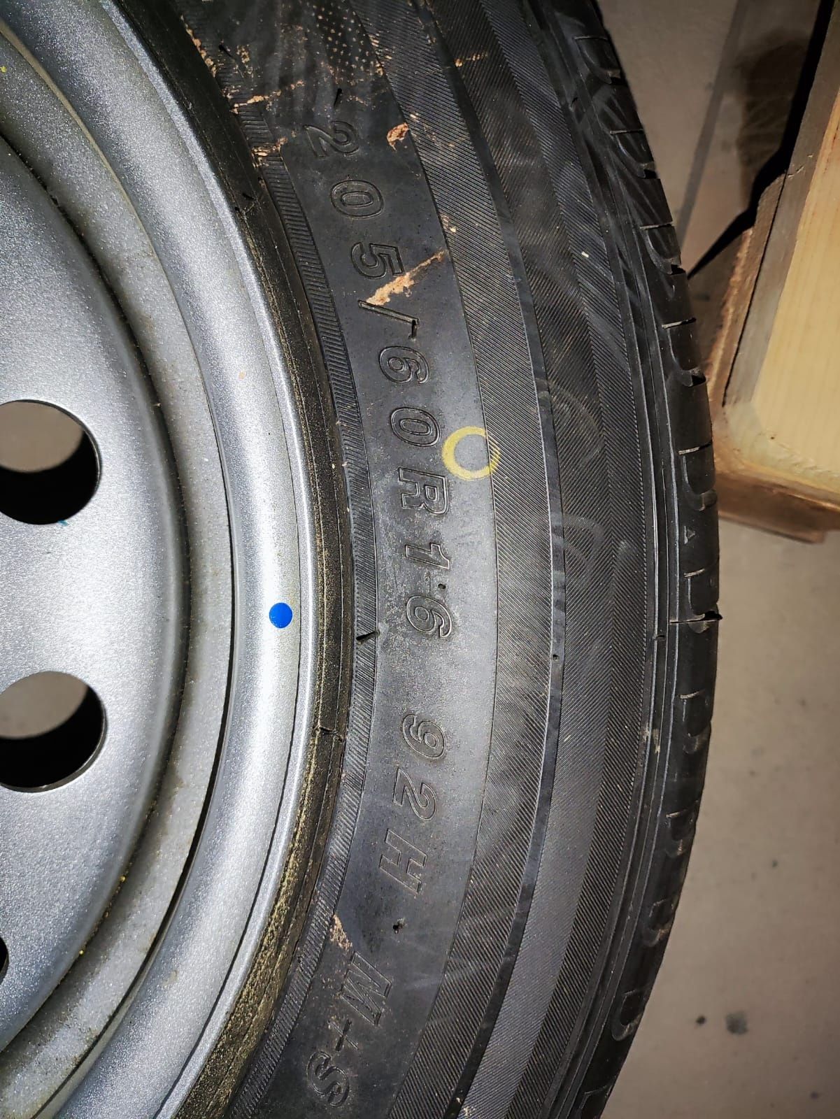 новая покрышка (шина) с диском 205/60 R16 Goodride
