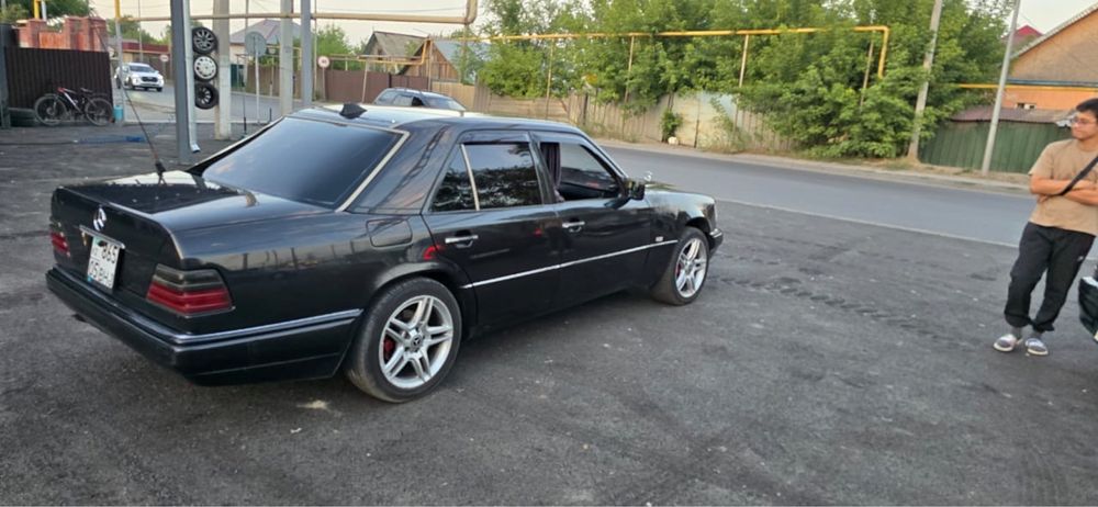 Mercedes-Benz W124
