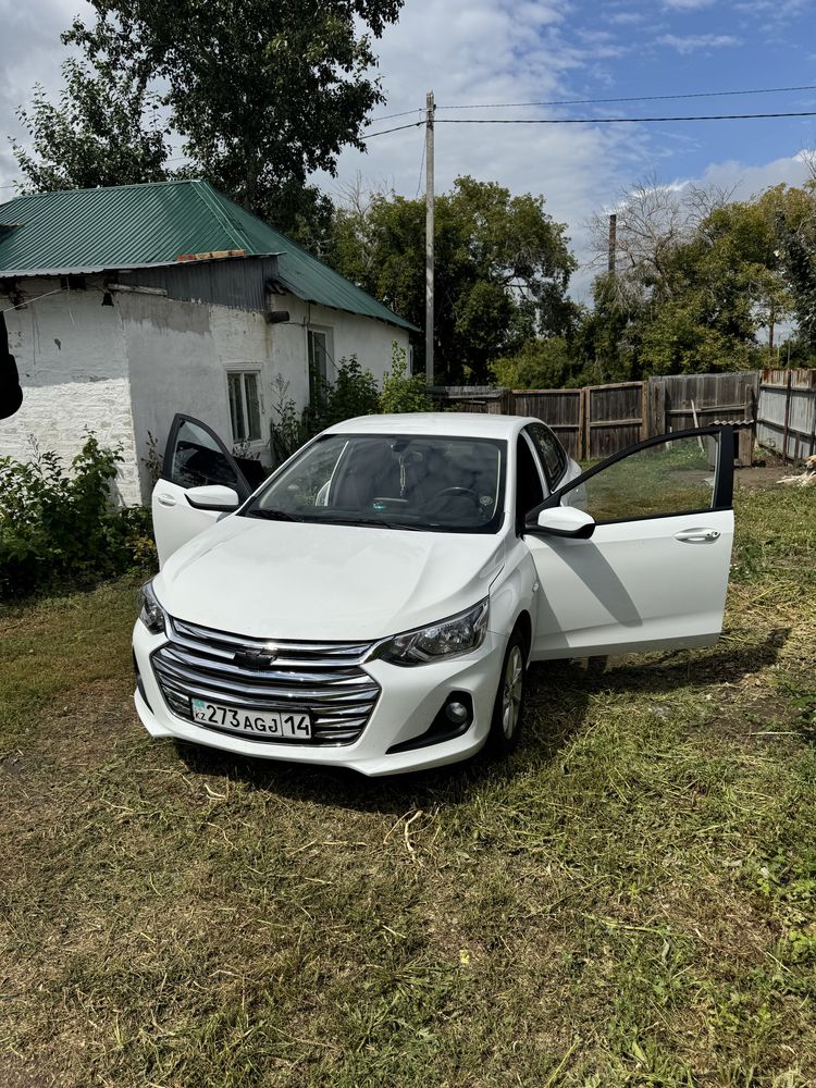 Chevrolet Onix Turbo в идеальном состоянии