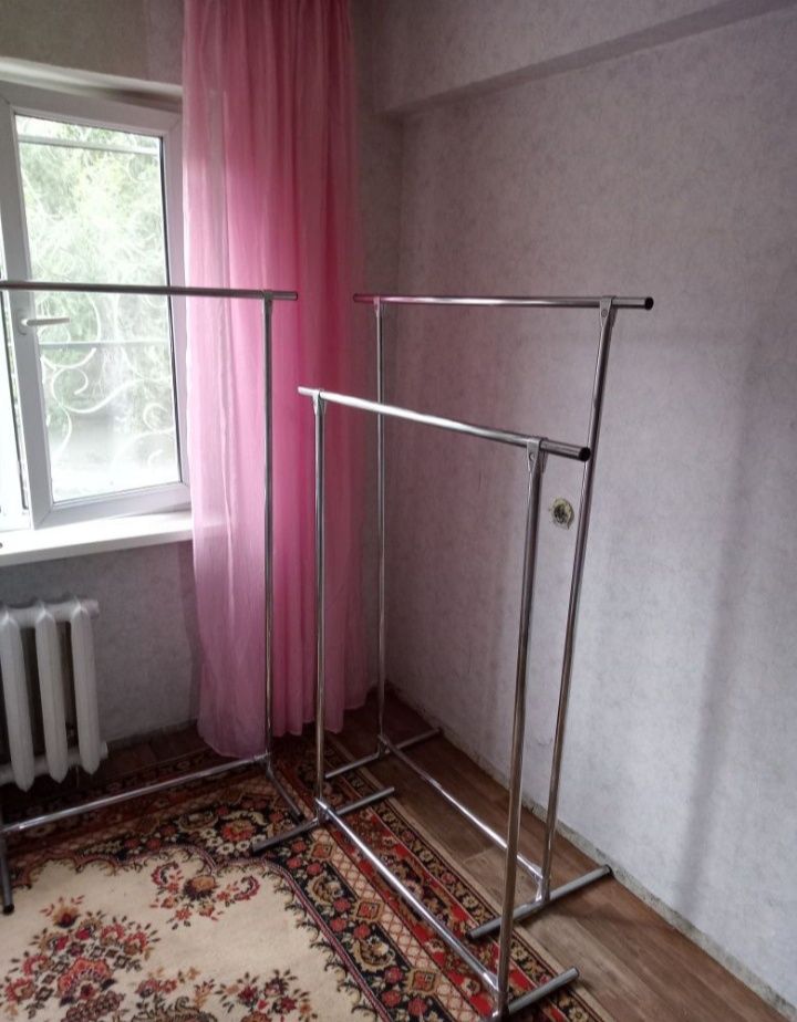 Вешалки стойки новые разбираються