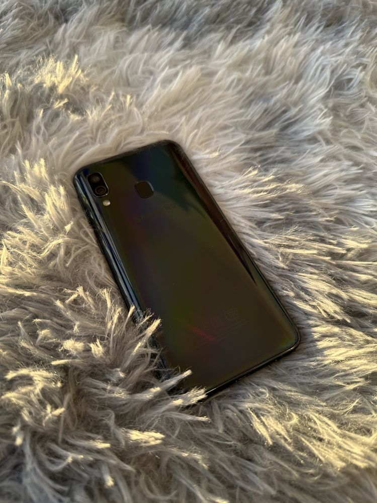 Samsung Galaxy A40 64gb в идеальном состоянии
