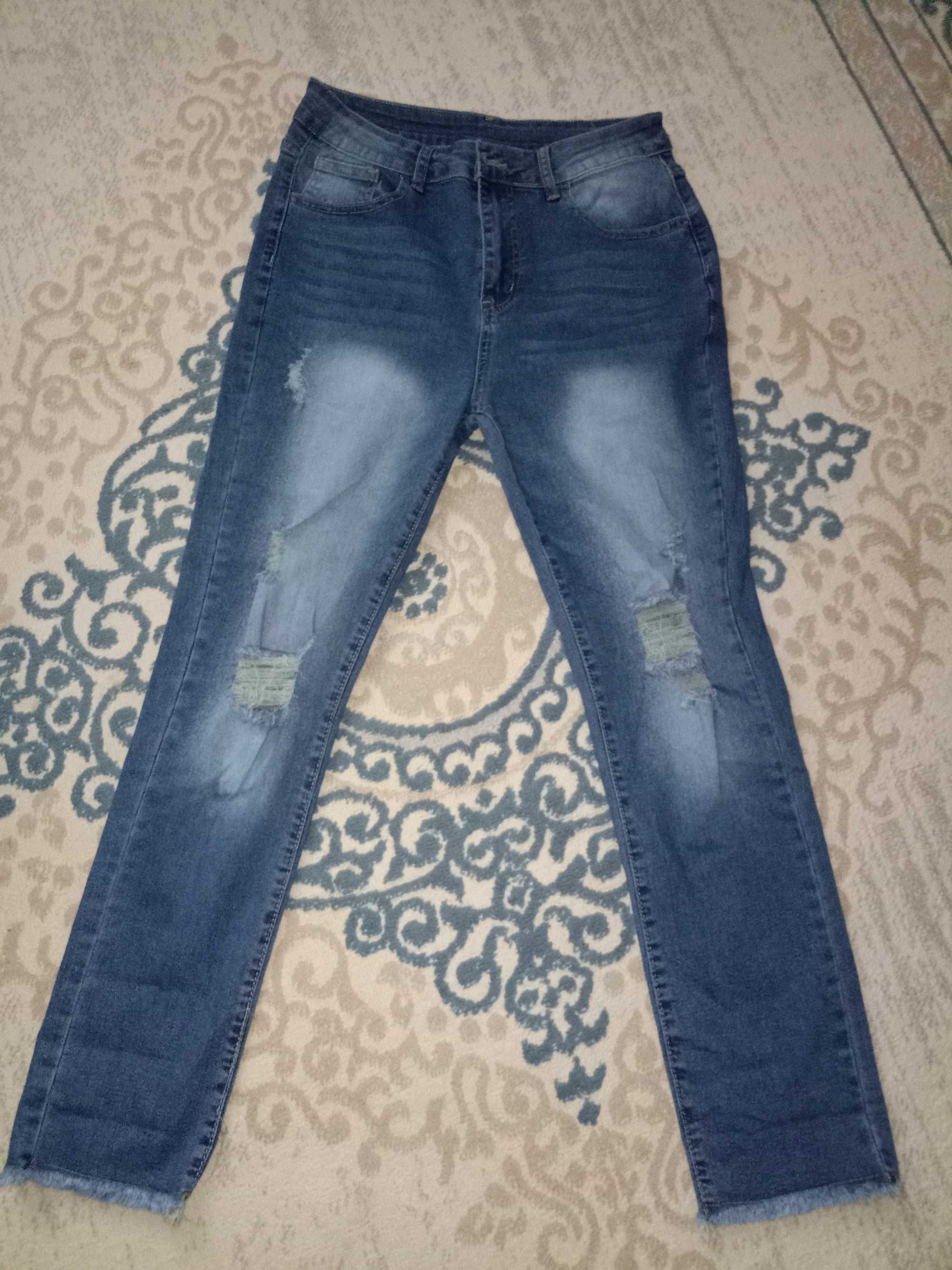 Рванные джинсы джинсы