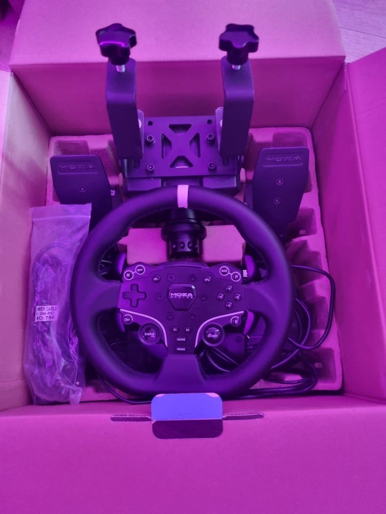 Moza R5 игровой руль