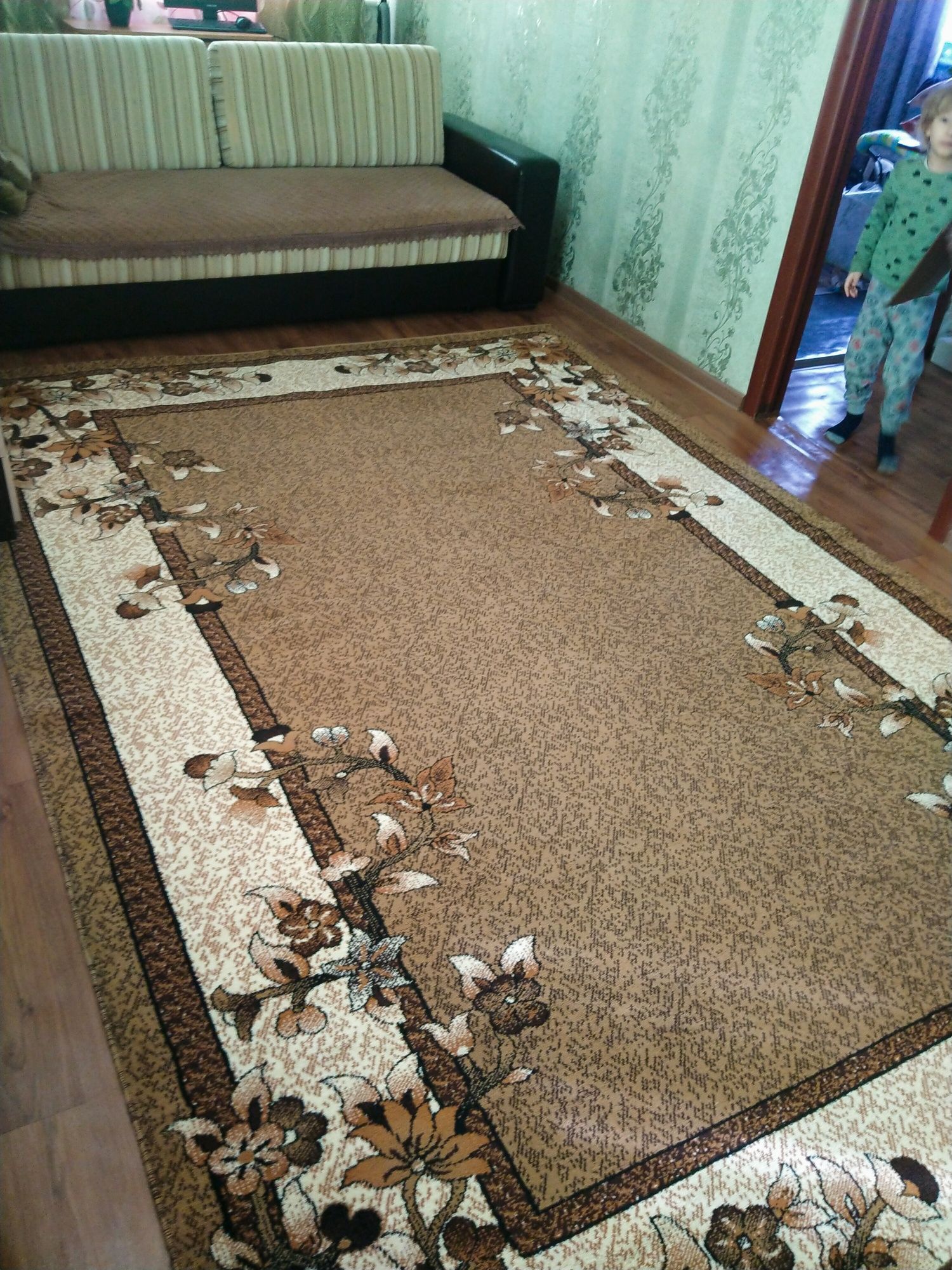 Продам красивый ковёр