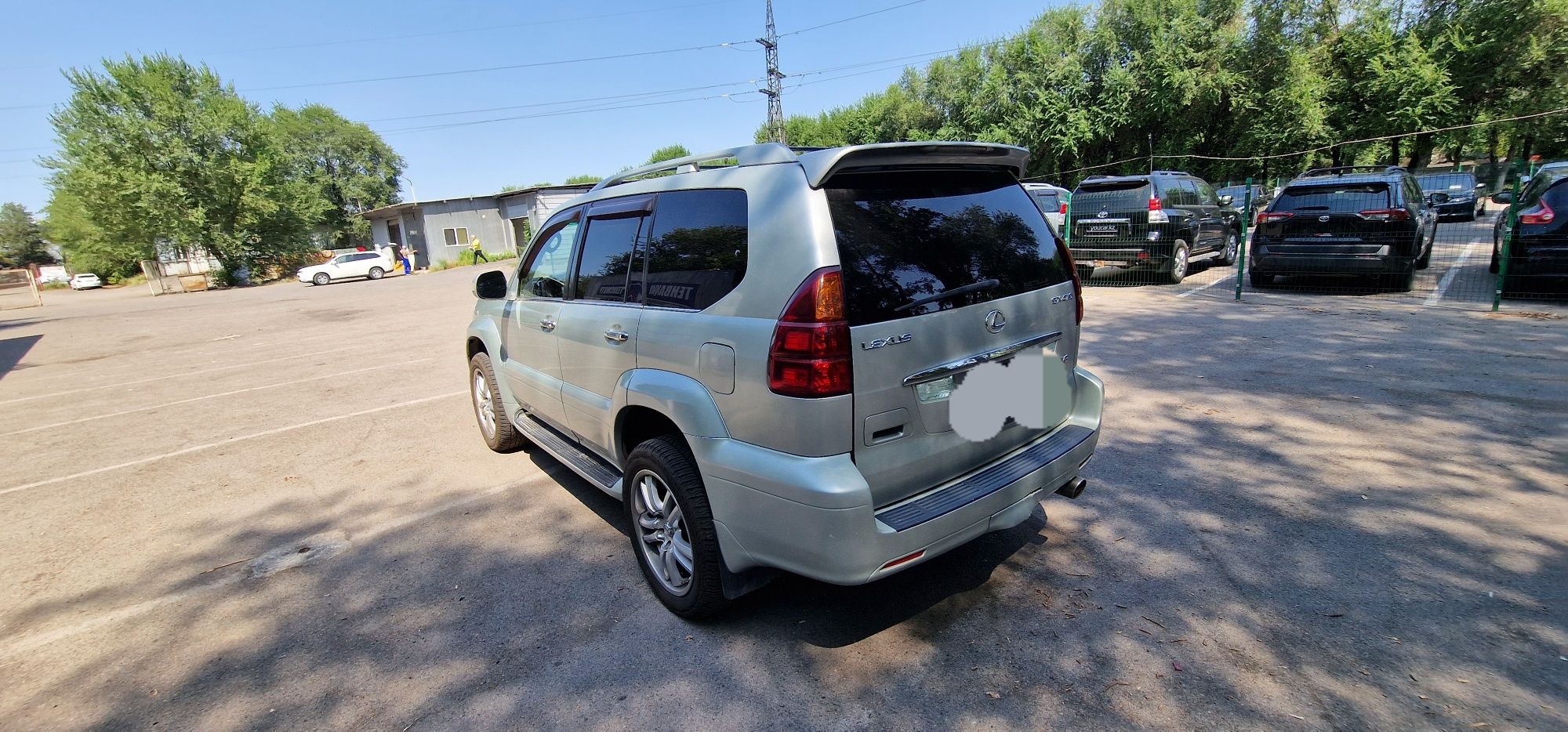 Машина (автомобиль) Lexus GX470