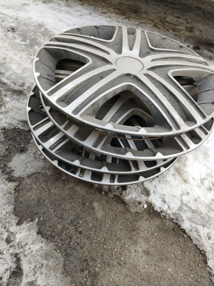Шины R16 225/55 + 4 колпака от TOYOTA CAMRY 30