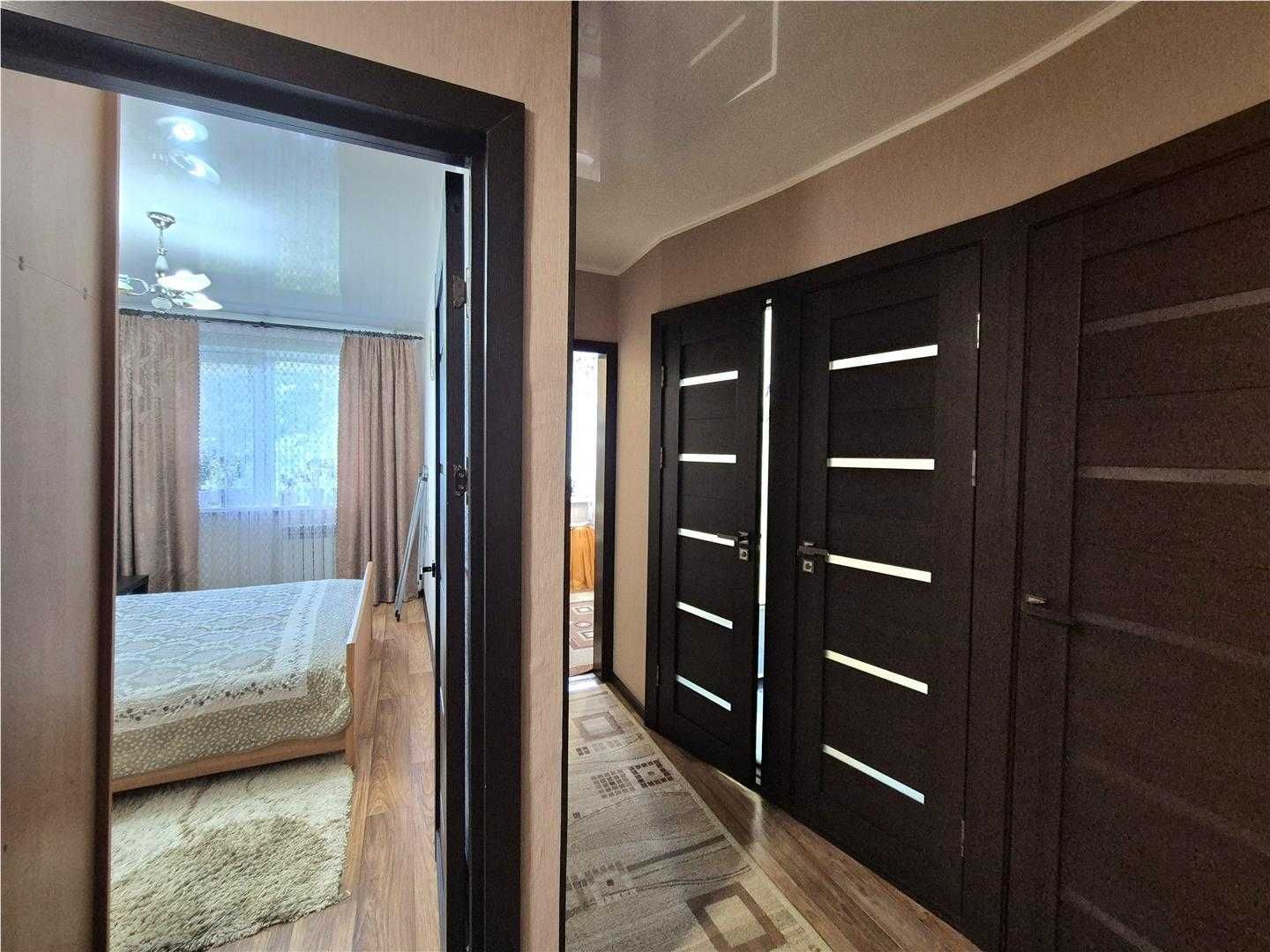Продам 2 комн квартиру на 6 мкр на 4/5 эт