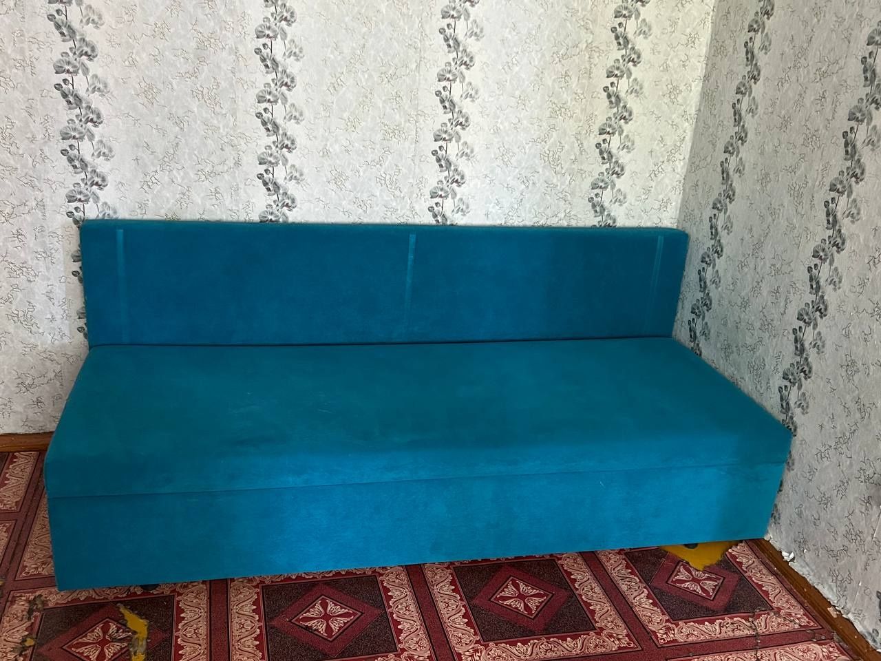 Диван почти новый