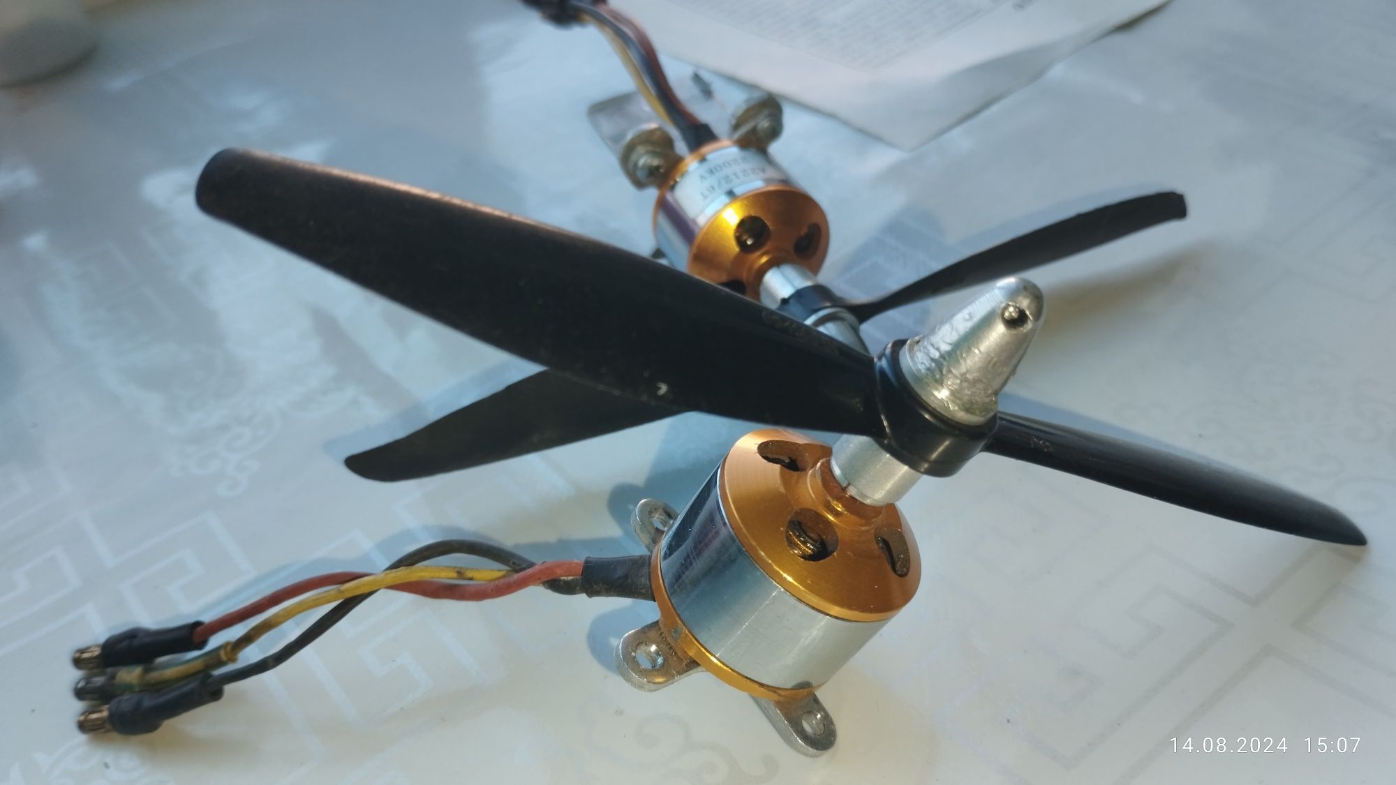 Мотор А2212-6Т (2200 KV) для  р/у  моделей  самолётов (2шт)
