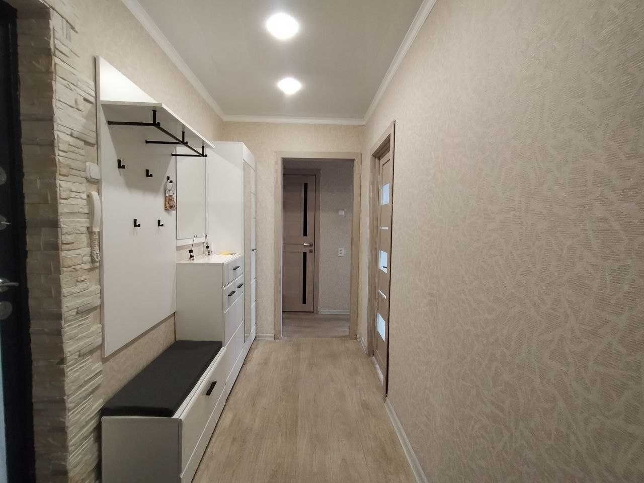 Продажа двухкомнатной квартиры в центре, с ремонтом и мебелью.