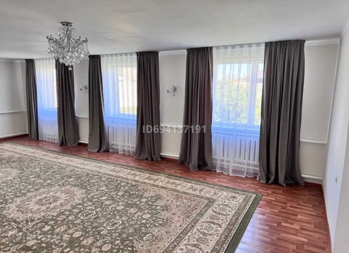 Жеке тұрған үй 300 м²