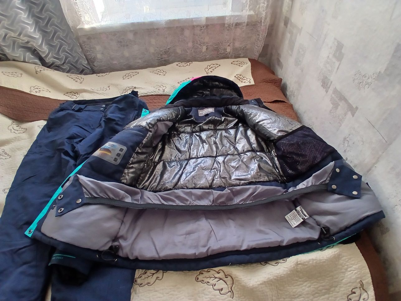 Продам лыжный костюм