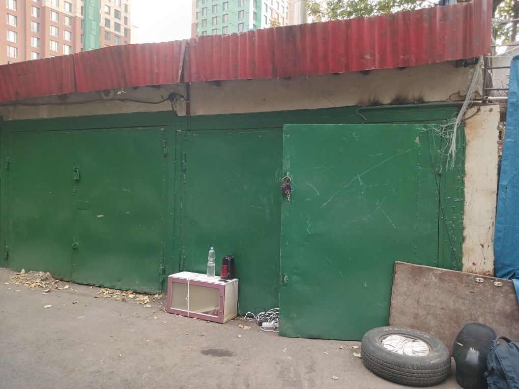 Продаётся кирпичный Гараж