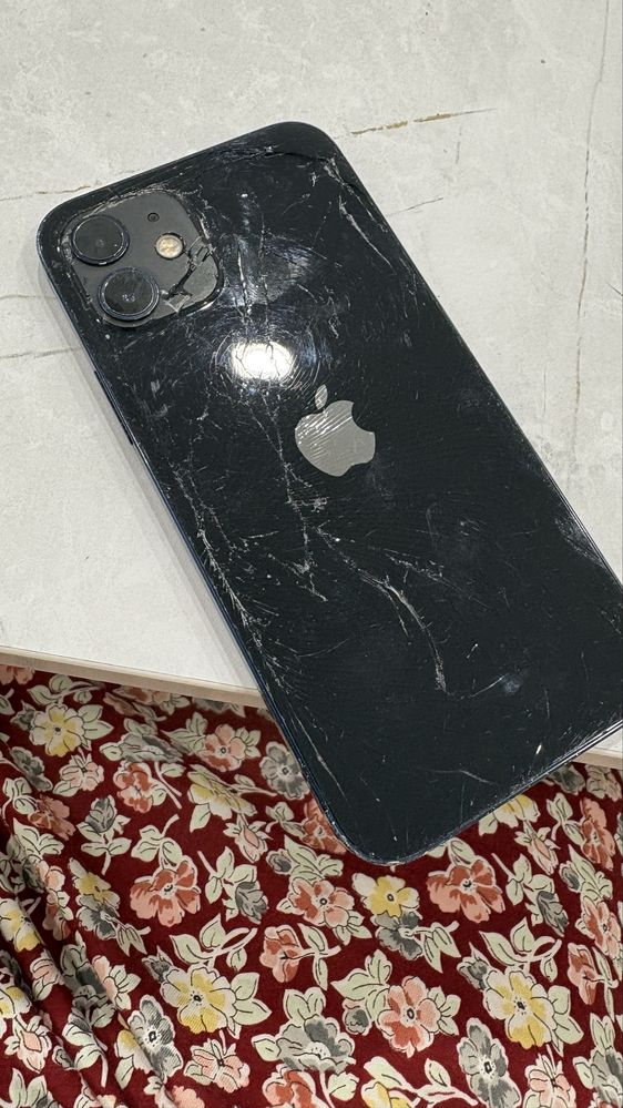 Iphone 12 сатылады.
