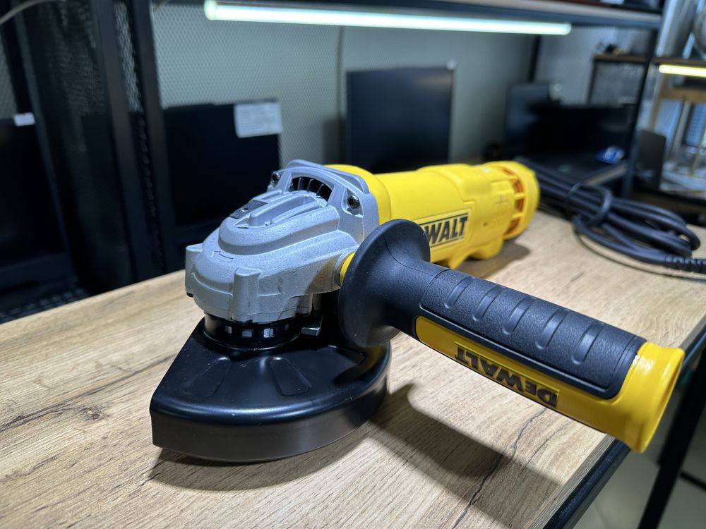 Шлифмашина угловая DeWalt DWE4233-QS, новая, 10112/А10