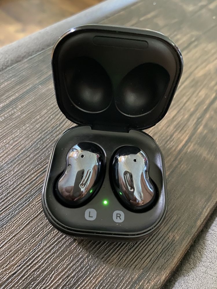 Наушники Samsung Galaxy Buds Live