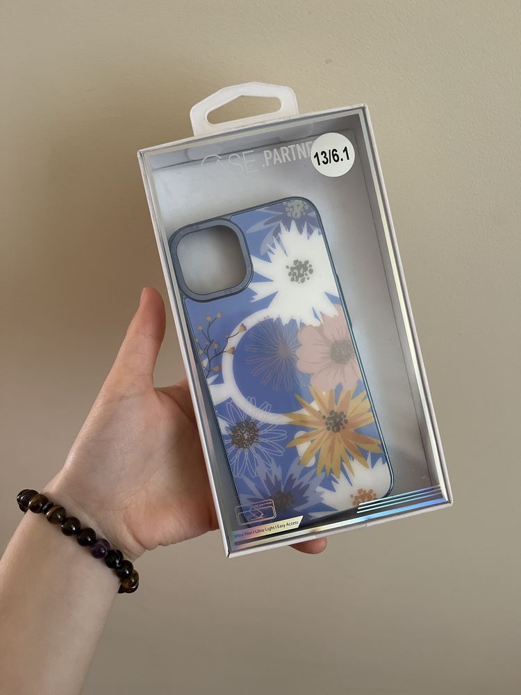 Чехол на iPhone 13