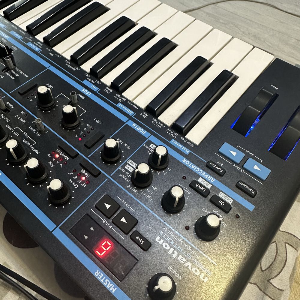 Синтезатор Novation Bass Station II