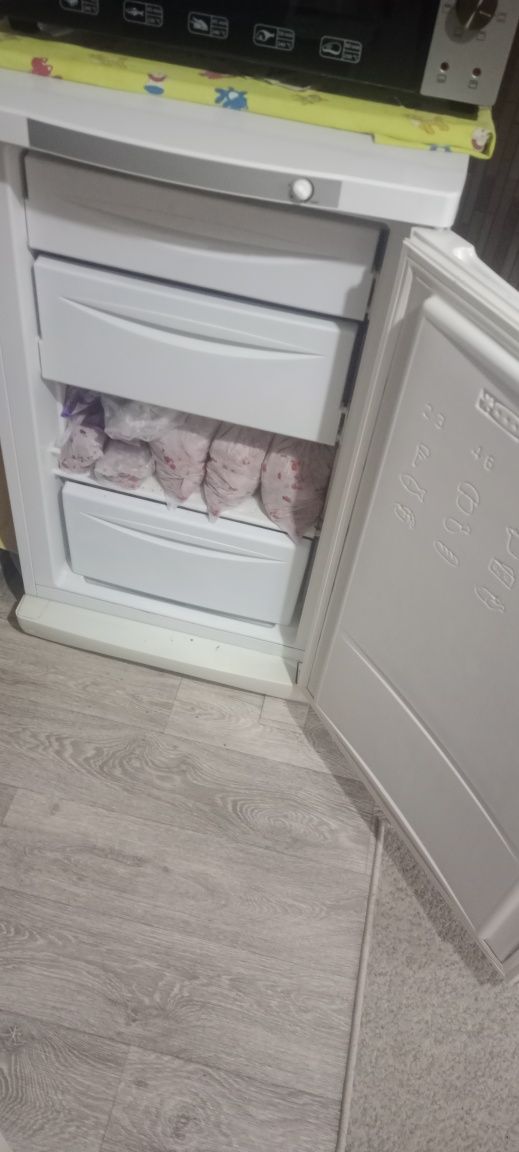 Продам морозильную камеру