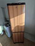 Продам холодильник Indesit, работает.