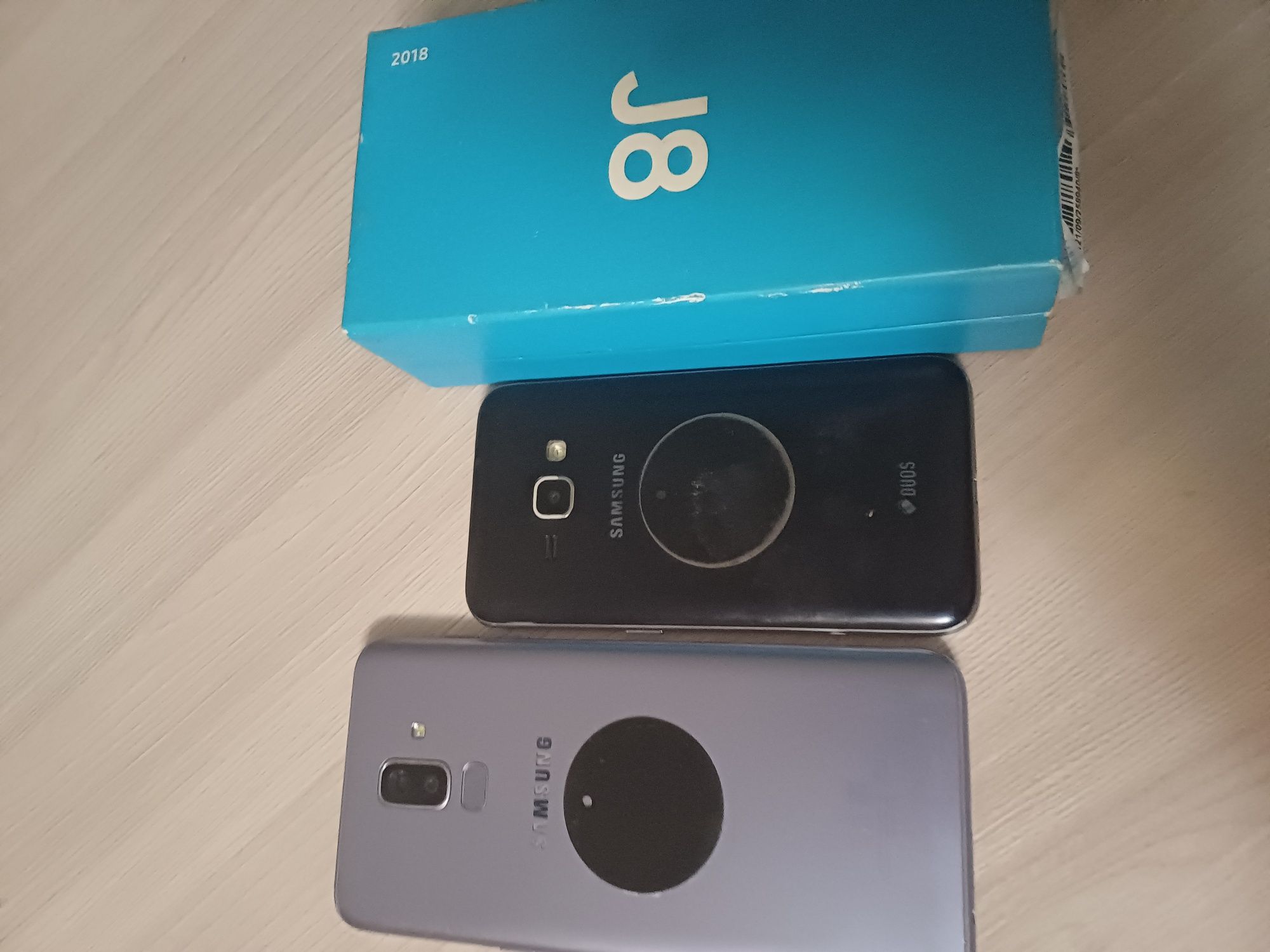 Телефон Самсунг J 8.