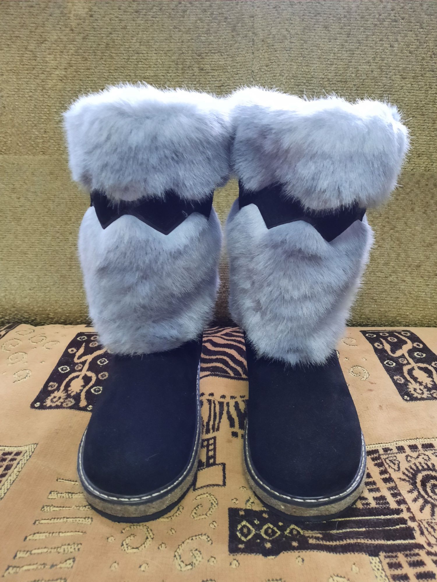 Продам унты зимние