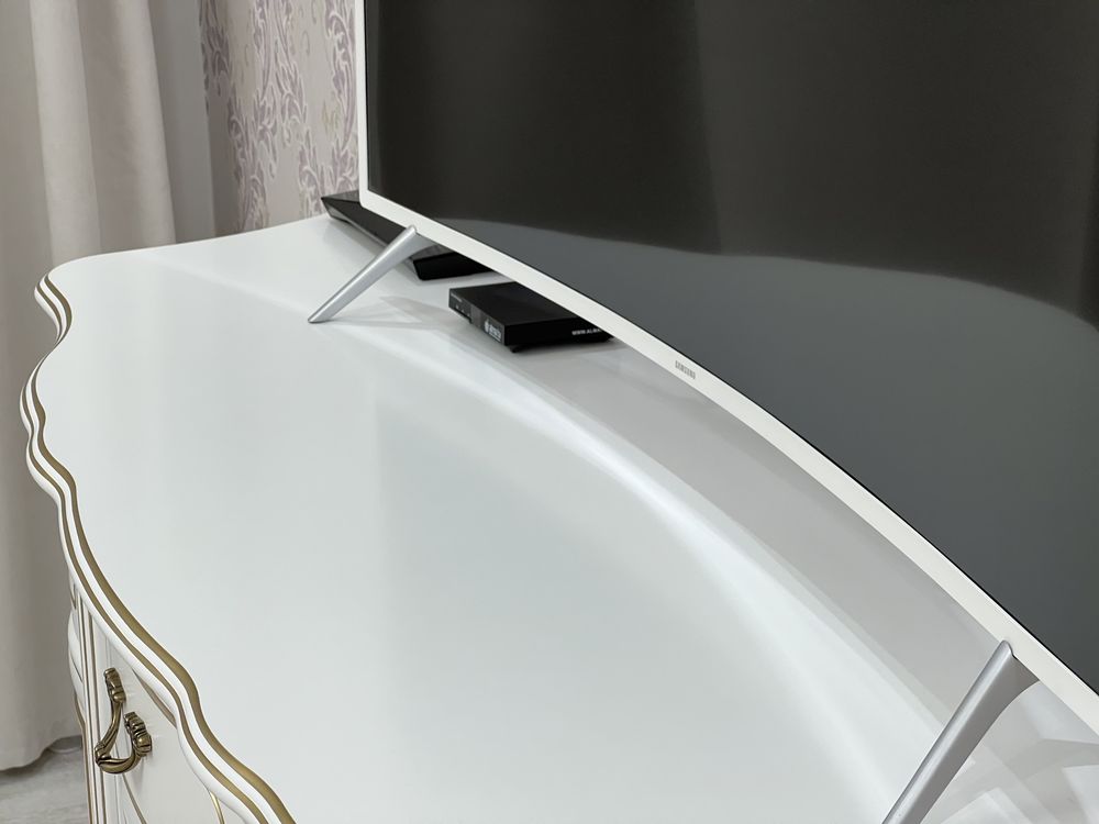 Samsung SERIES 7 49 дюймов 4К