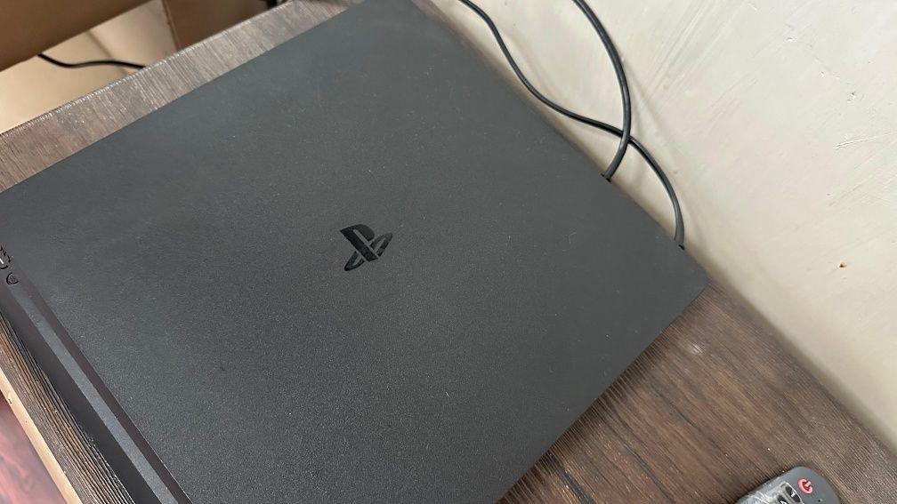 Продам PS 4 - 1 Tb