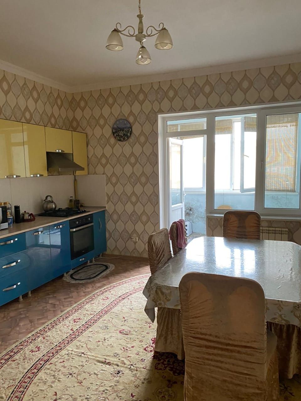 Сайын ауылынды орталықта ауласы кең жақсы үй сатылады.